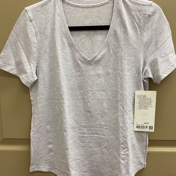 lululemon Love V-Neck T-shirt, Size 4, Heather Lilac, NWT - Picture 2 of 4